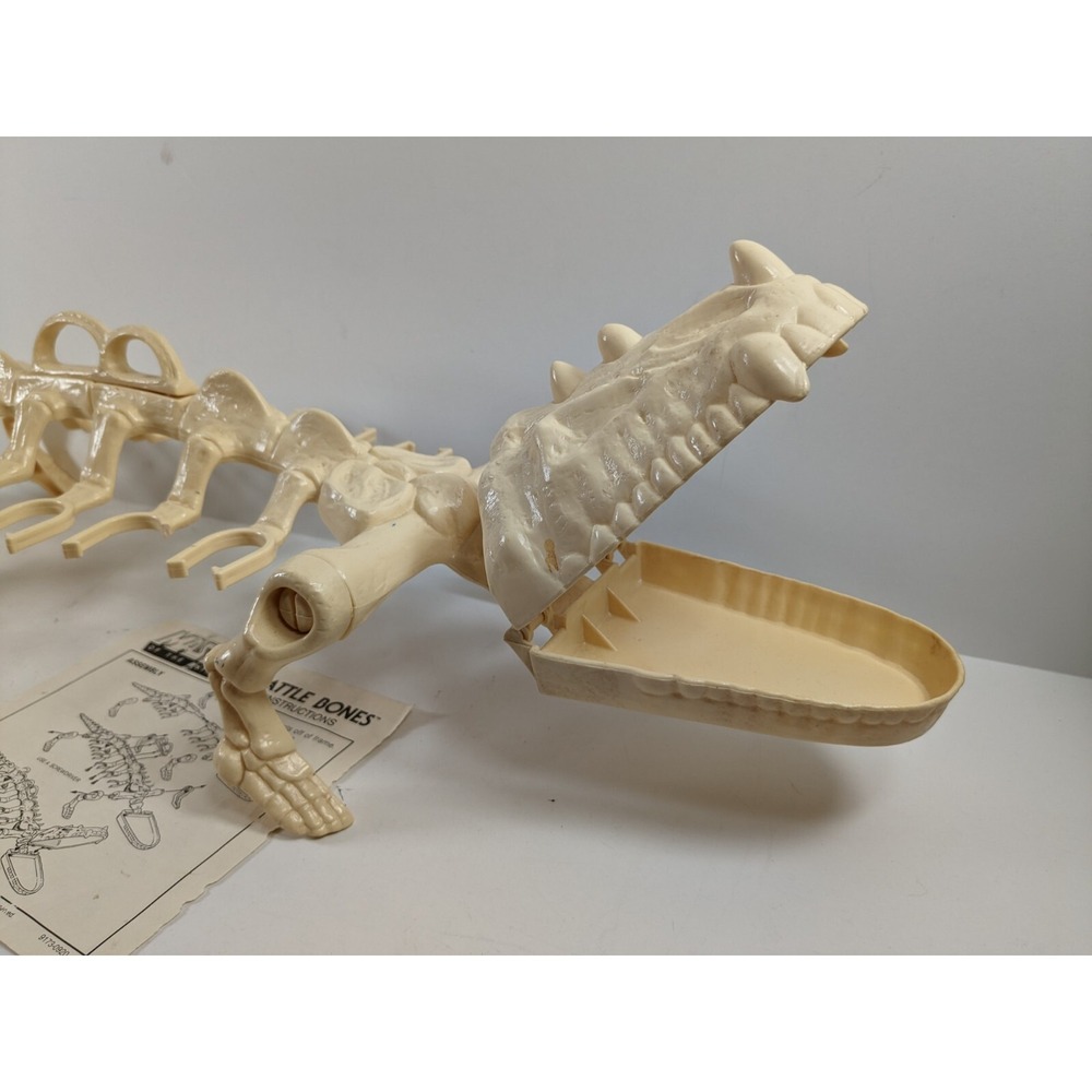 MOTU Vintage He-Man 1984 BATTLE BONES Action Figure Carrier Masters of universe - Picture 7 of 14